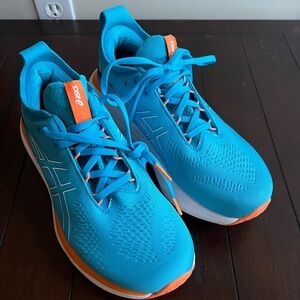 ASICS Gel Nimbus 25 - like new! Men’s size 7 /Women’s size 8.5